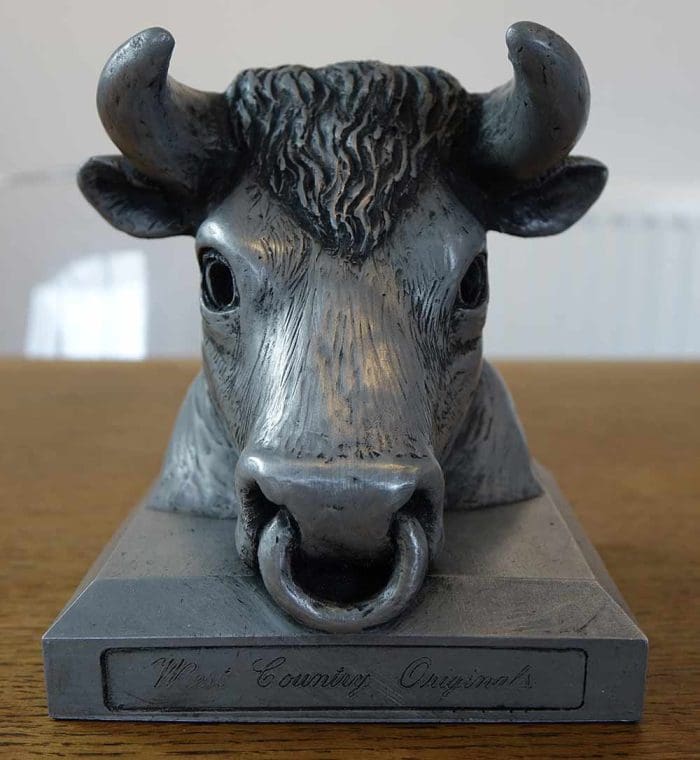 Bull - Image 4